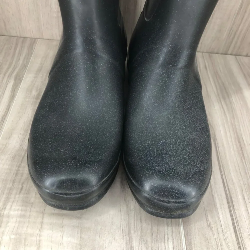 Hunter Boots Mens 7 Black Rubber Rain Shoes There is paint and no top strap